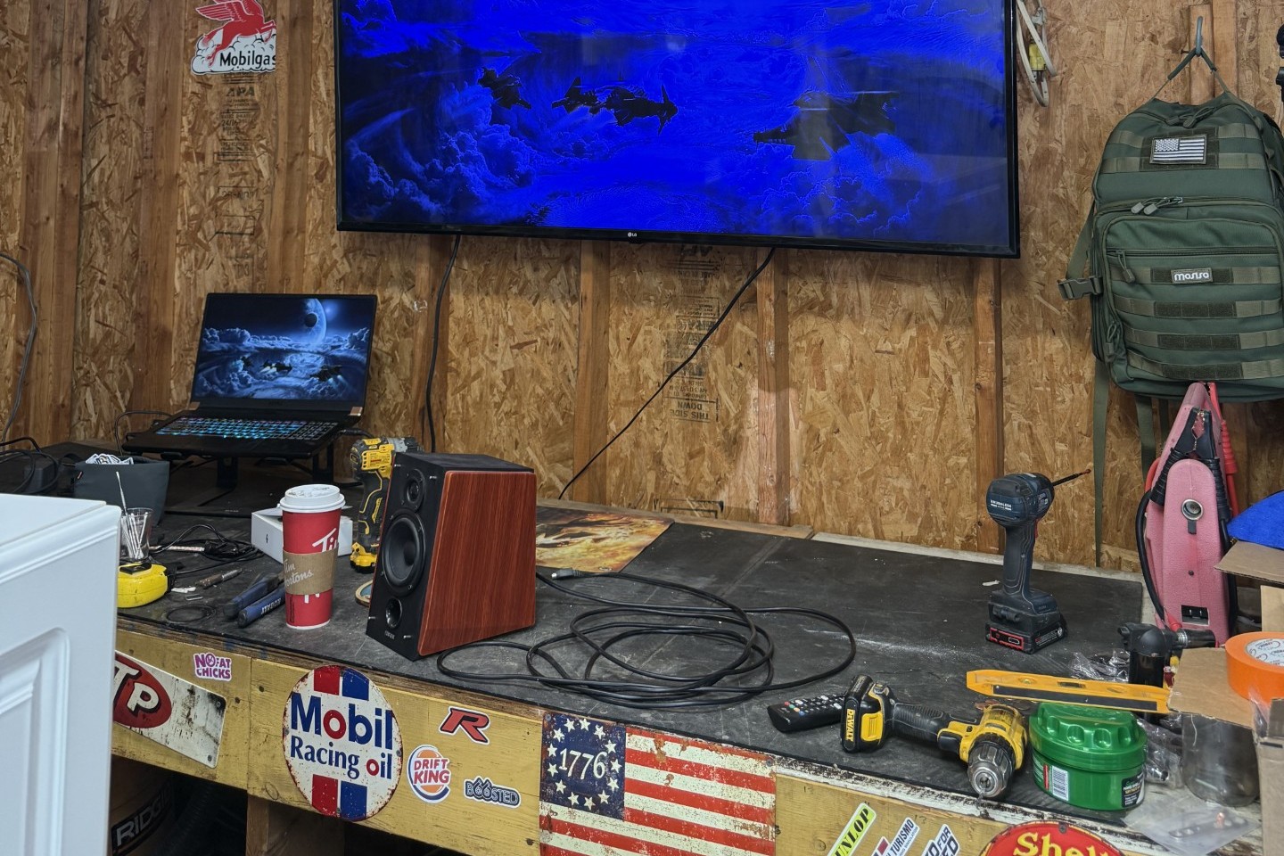 Garage workspace